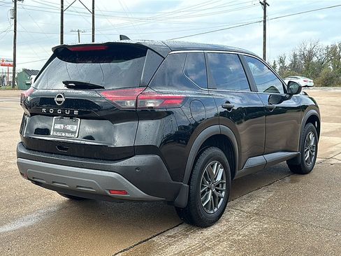 Used 2023 Nissan Rogue S image 8