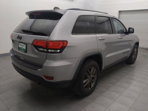 Used 2016 Jeep Grand Cherokee Laredo 75th Anniversary image 9