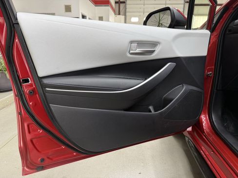 Used 2021 Toyota Corolla SE w/ Carpet Mat Package (TMS) image 10