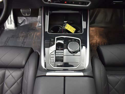 Used 2024 BMW X5 xDrive40i w/ M Sport Package AWD/4WD image 10