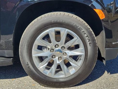 Used 2024 Chevrolet Suburban Premier w/ Premium Package image 6