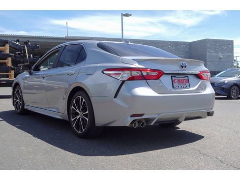 Used 2020 Toyota Camry SE FWD image 5