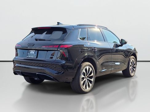 New 2026 Audi Q3 quattro 2.0T AWD/4WD image 5