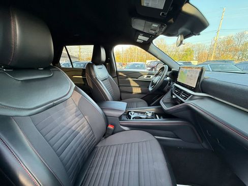 Used 2025 Ford Explorer ST-Line w/ ST-Line Street Pack image 57