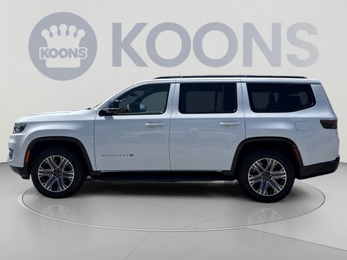 Used 2023 Jeep Wagoneer 4WD w/ Premium Group I image 2
