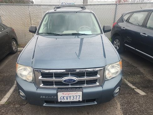 Used 2010 Ford Escape XLT image 2