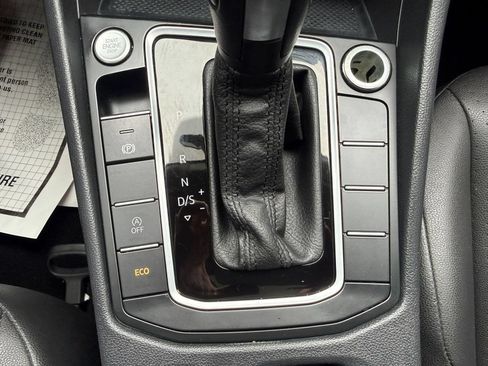 Used 2020 Volkswagen Jetta SE FWD image 19