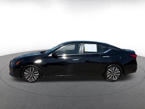 Used 2025 Nissan Altima 2.5 SV FWD image 9