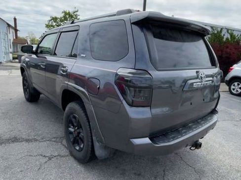 Used 2020 Toyota 4Runner SR5 AWD/4WD image 8