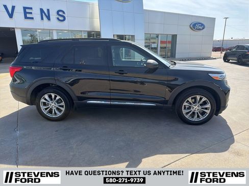 Used 2024 Ford Explorer XLT w/ Equipment Group 202A image 3
