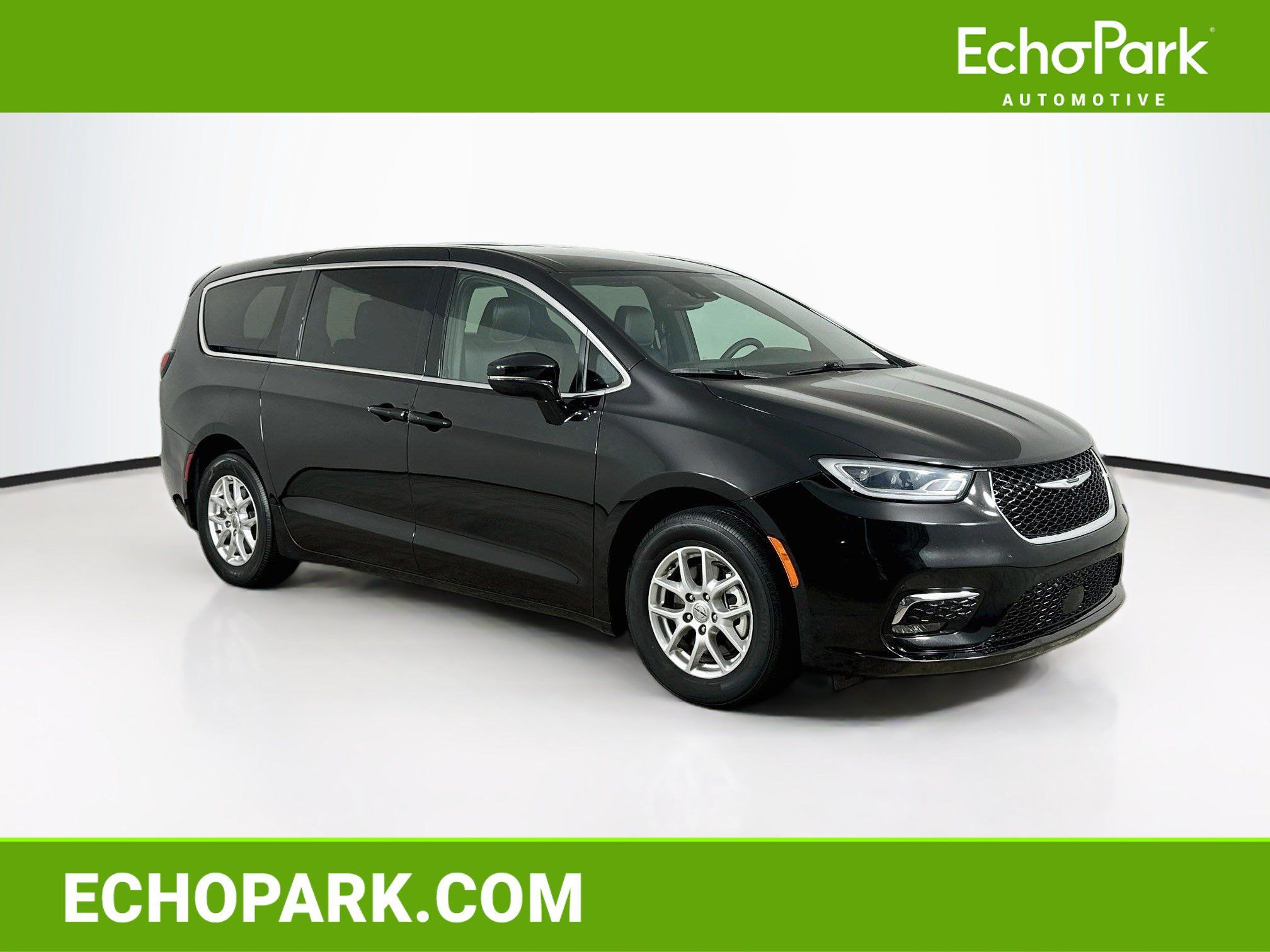 Used 2025 Chrysler Pacifica Select FWD image 1