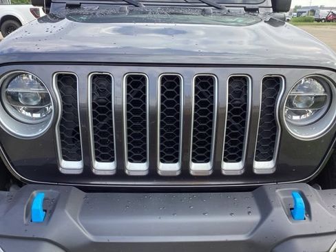 Used 2022 Jeep Wrangler Unlimited Sahara w/ Cold Weather Group AWD/4WD image 4