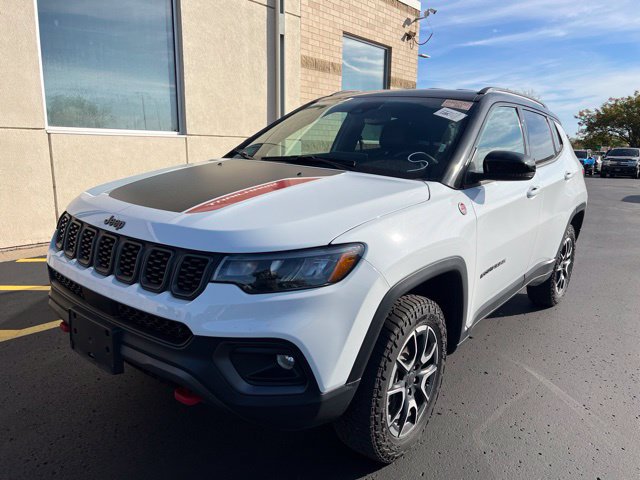 Used 2025 Jeep Compass Trailhawk AWD/4WD image 4