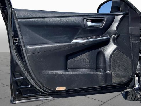 Used 2017 Toyota Camry SE FWD image 21