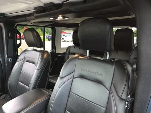 Used 2020 Jeep Wrangler Unlimited Sahara w/ Dual Top Group AWD/4WD image 28