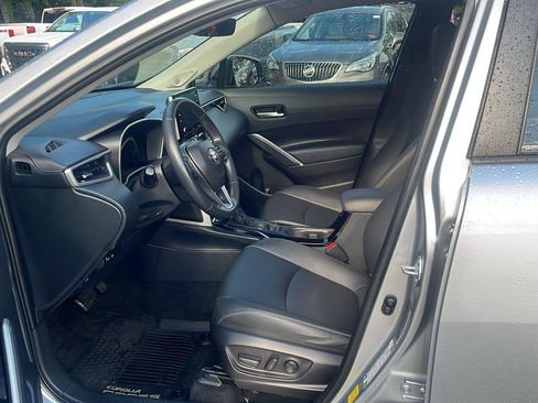 Used 2022 Toyota Corolla Cross XLE w/ Convenience Package AWD/4WD image 9