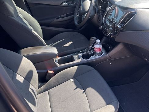 Used 2017 Chevrolet Cruze LT w/ Convenience Package image 8
