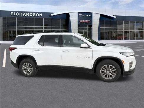 Used 2023 Chevrolet Traverse LT FWD image 8