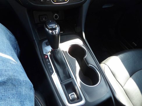 Used 2018 Chevrolet Equinox Premier FWD image 15