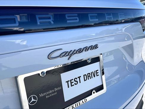 Used 2022 Porsche Cayenne image 30