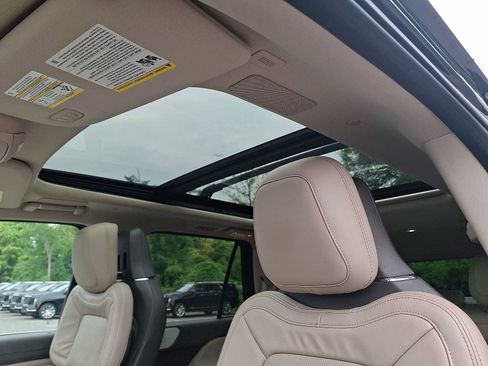 Used 2022 Lincoln Navigator Reserve AWD/4WD image 17