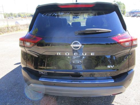 Used 2023 Nissan Rogue SV image 8