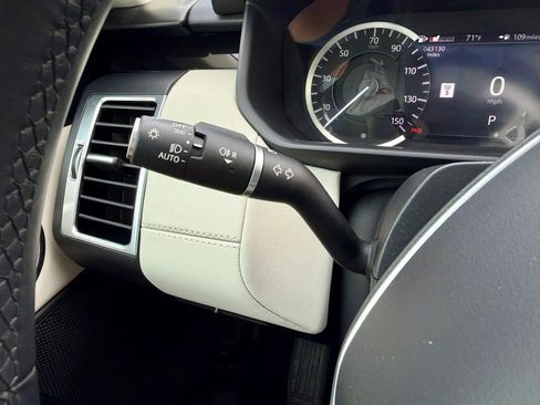 Used 2023 Land Rover Discovery S AWD/4WD image 32