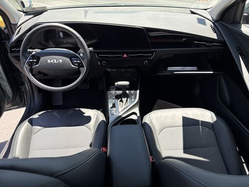 Certified 2023 Kia Niro EX FWD image 14