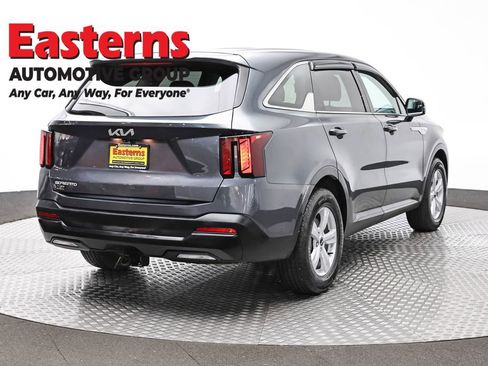 Used 2024 Kia Sorento LX image 5