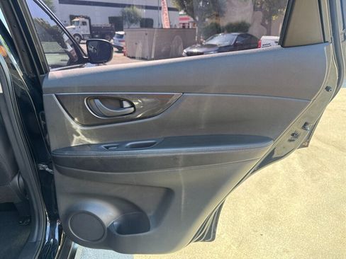 Used 2020 Nissan Rogue S FWD image 36