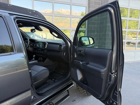 Used 2022 Toyota Tacoma TRD Sport w/ Technology Package AWD/4WD image 42