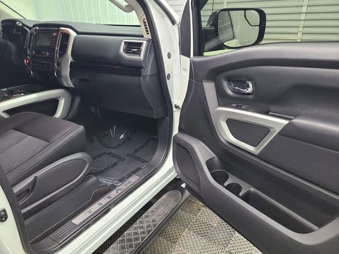 Used 2018 Nissan Titan SV w/ SV Convenience Package AWD/4WD image 39