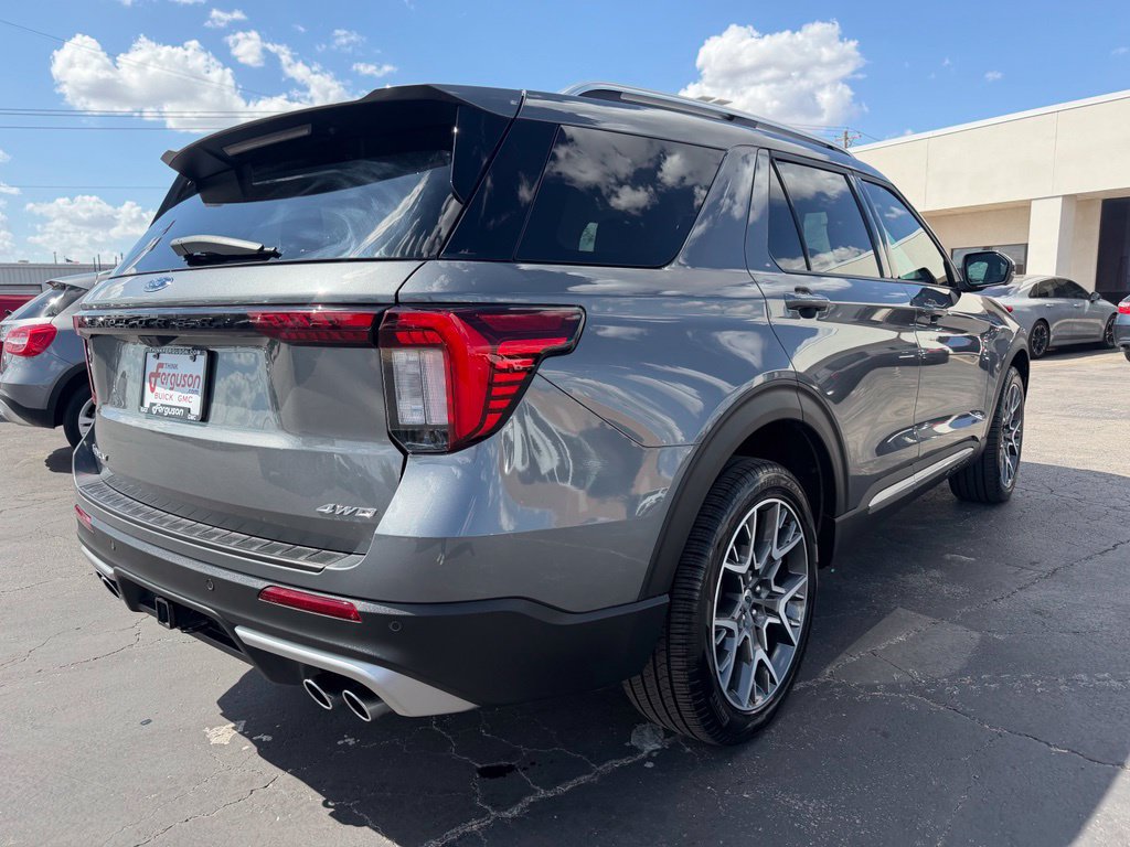 Used 2025 Ford Explorer Platinum w/ Ultimate Package AWD/4WD image 3