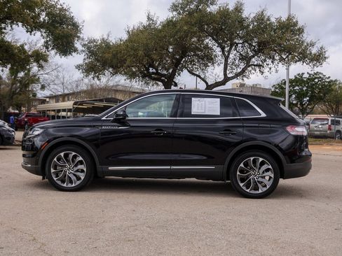 Used 2022 Lincoln Nautilus Reserve image 2