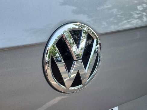 Used 2021 Volkswagen Tiguan SEL AWD/4WD image 29