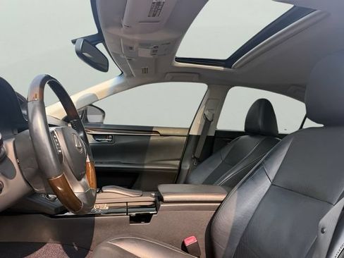 Used 2014 Lexus ES 350 w/ Luxury Package FWD image 16