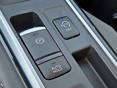Used 2025 Nissan Pathfinder SV FWD image 27
