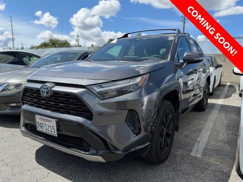 Used 2022 Toyota RAV4 SE w/ Convenience Package AWD/4WD image 3