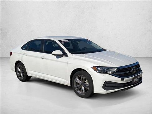 Used 2022 Volkswagen Jetta SE image 3