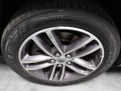 Used 2019 Dodge Challenger SXT image 18