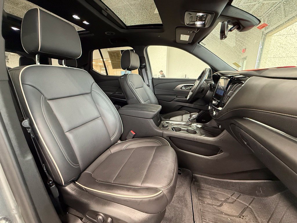 Used 2023 Chevrolet Traverse Premier w/ Redline Edition AWD/4WD image 30