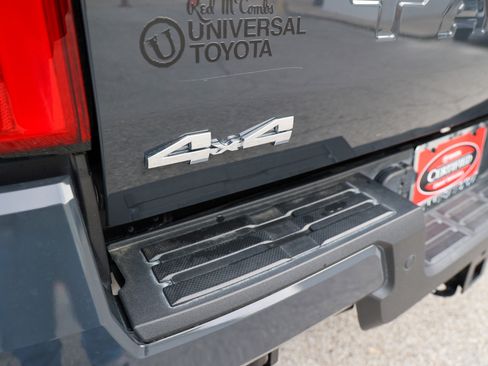 Certified 2025 Toyota Tacoma SR5 w/ SR5 Upgrade Package AWD/4WD image 15