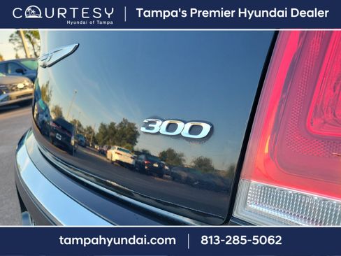 Used 2019 Chrysler 300 Limited image 6