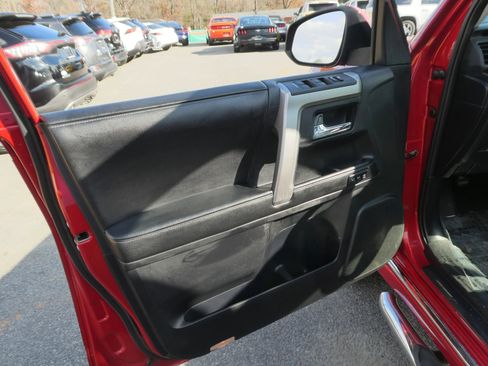 Used 2014 Toyota 4Runner Limited image 13