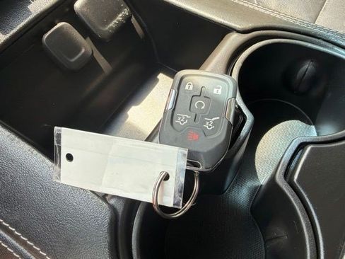 Used 2018 Chevrolet Suburban LT AWD/4WD image 38