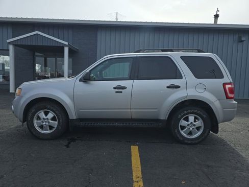 Used 2011 Ford Escape XLT w/ Class II Trailer Tow Pkg image 4