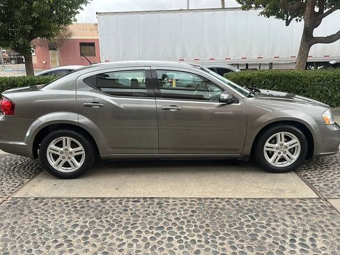 Used 2013 Dodge Avenger SXT FWD image 4