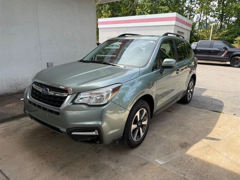 Used 2017 Subaru Forester 2.5i Premium w/ Popular Package #2A AWD/4WD image 13