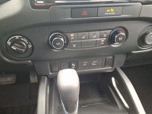 Used 2022 Nissan Frontier SV w/ Technology Package image 17
