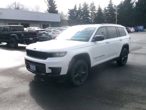 Used 2023 Jeep Grand Cherokee L Laredo image 1